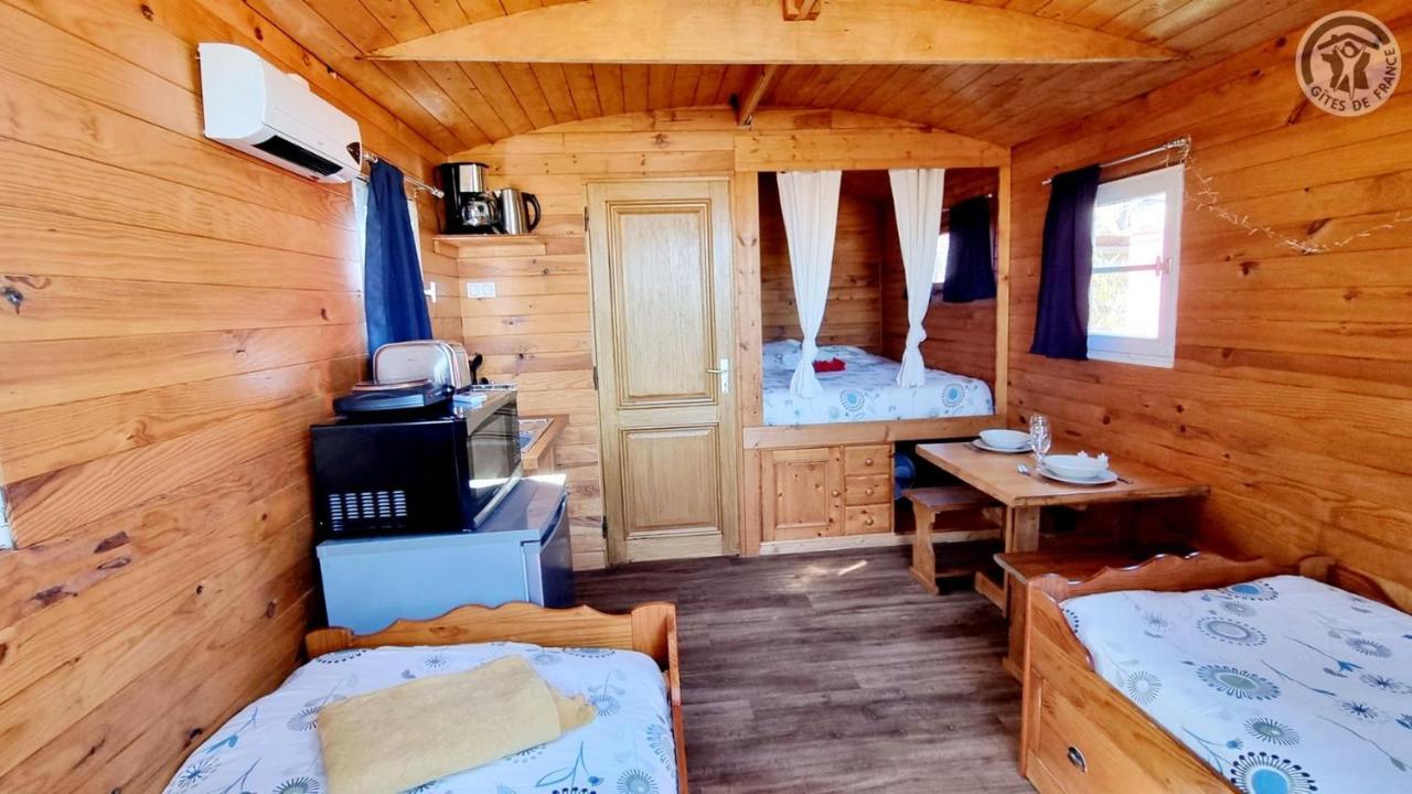 فيلا Roulotte Et Jacuzzi De Rachel Au Domaine Du Reuze Winnezeele المظهر الخارجي الصورة